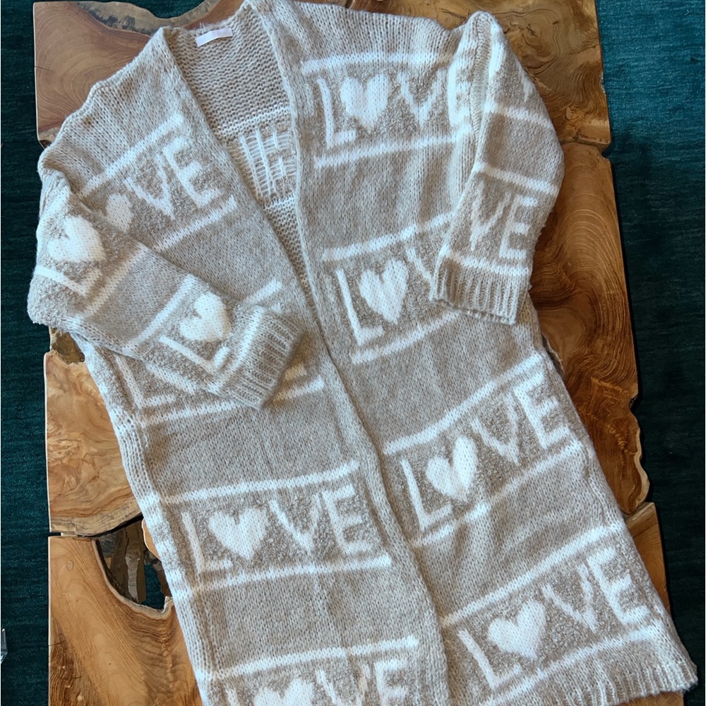 Milano Beige LOVE Pattern Duster Sweater NWOT - Picture 3 of 9